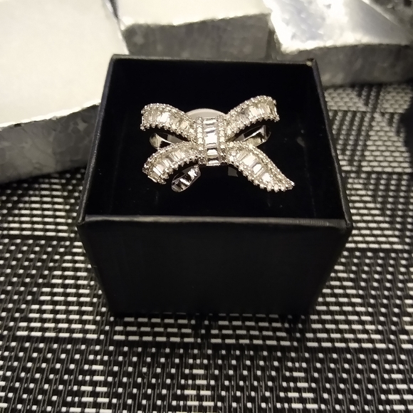 Diamond Bow Ring - Picture 4 of 5
